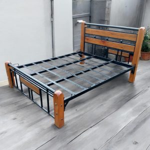 Metallic Bed