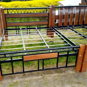 Metallic Bed