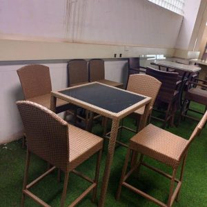 raised outdoor dining set